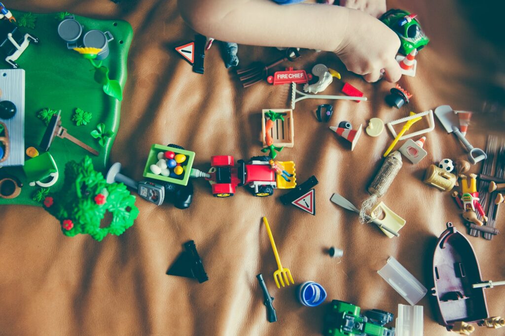 green red and yellow lego blocks